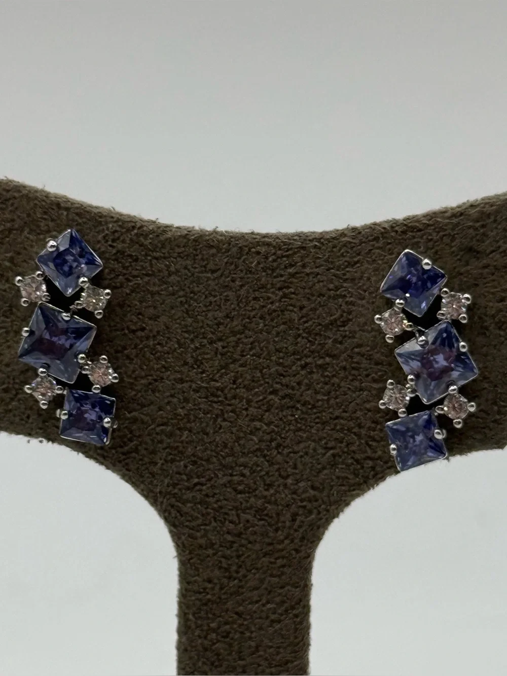 Vintage bomb party rhodium plated lab created gemstone Earrings